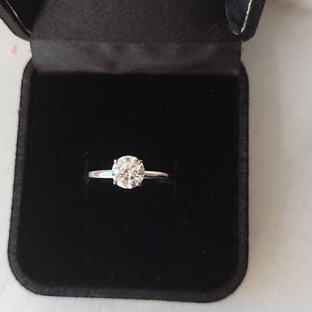 1 Carat Moissanite Engagement Ring